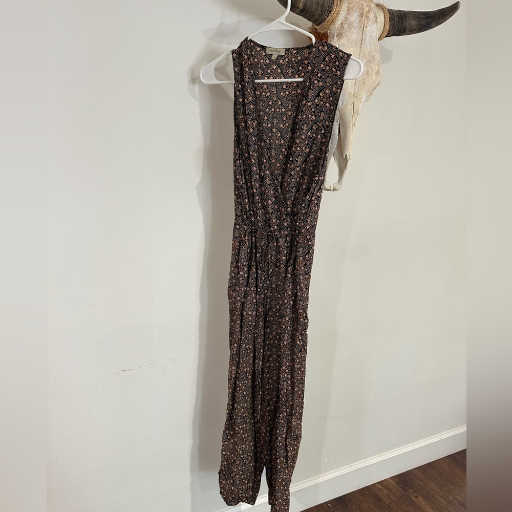 Flynne skye floral jumpsuit size M